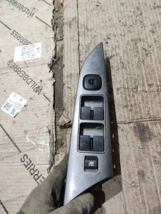  Блок управления стеклоподъемниками Mazda 3 BK Арт 96672903, вид 1