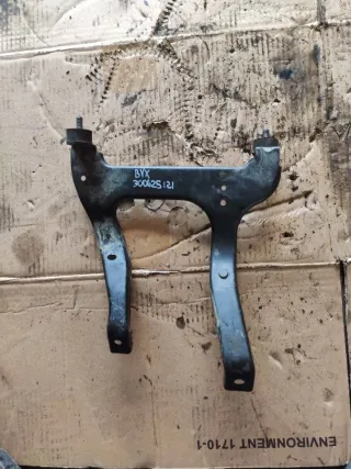 06F129723B Кронштейн впускного коллектора Volkswagen Passat B6 Арт 96928936, вид 1