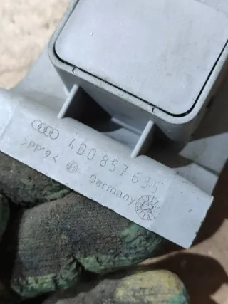 4D0857635 Крючок для одежды Audi A8 D2 (S8) Арт 98639077, вид 3