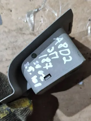 4D0857635 Крючок для одежды Audi A8 D2 (S8) Арт 98639077, вид 4