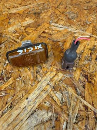 0191081 Повторитель передний левый Citroen Xantia Арт 99946104, вид 1