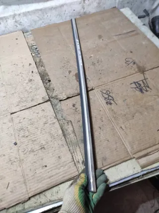  Молдинг стекла двери задней левой наружный Audi A8 D2 (S8) Арт 100083939, вид 1