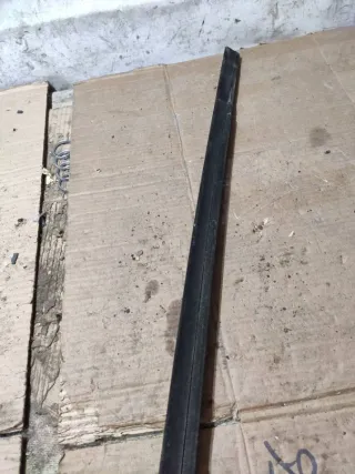  Молдинг стекла двери задней левой наружный Audi A8 D2 (S8) Арт 100083939, вид 6