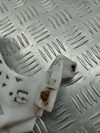  Кронштейн крепления бампера переднего Mazda 3 BK Арт 100122408, вид 6