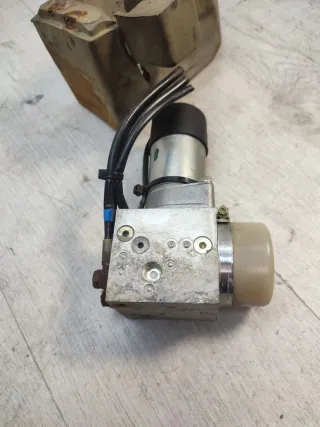 2208000048 Моторчик (насос) подъема крышки багажника (3-5 двери) Mercedes S W220 Арт 101197644, вид 3