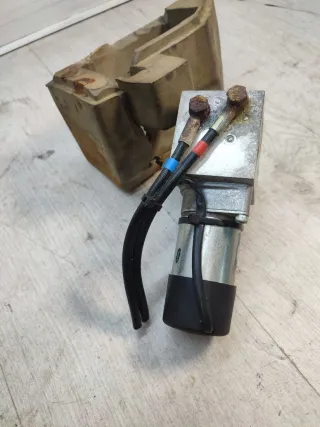 2208000048 Моторчик (насос) подъема крышки багажника (3-5 двери) Mercedes S W220 Арт 101197644, вид 4