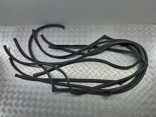  Уплотнитель двери задней левой Mazda 3 BK Арт 101357415, вид 1