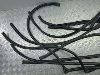  Уплотнитель двери задней левой Mazda 3 BK Арт 101357415, вид 4