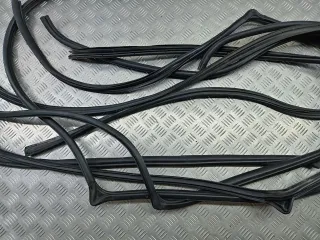  Уплотнитель двери задней левой Mazda 3 BK Арт 101357415, вид 3