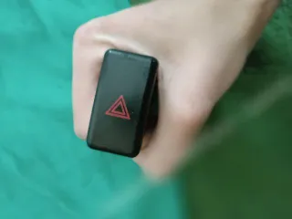 bp4k664h0 Кнопка аварийной сигнализации Mazda 3 BK Арт 109384849, вид 1