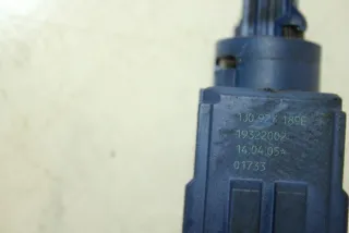 8E0927189E Датчик положения педали сцепления Volkswagen Passat B5 Арт 101552595, вид 3