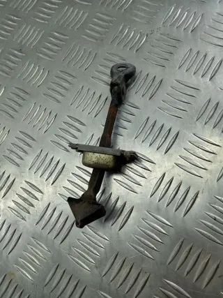  Ограничитель открывания двери задней Mazda 3 BK Арт 101646424, вид 1