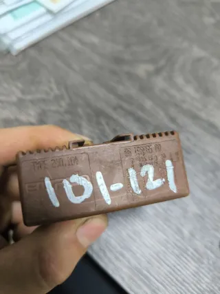 240104, 9619696580 Реле бензонасоса Citroen Xantia Арт 101-121, вид 2