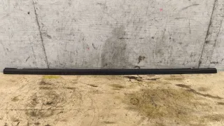  Молдинг стекла двери задней левой наружный Volkswagen Touareg 1 Арт 101791255, вид 1