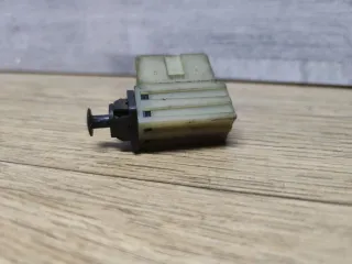 04671336 Датчик педали тормоза (лягушка) Chrysler Neon 1 Арт 101966533, вид 3