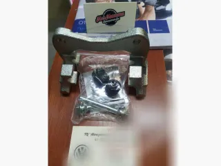 443615407, 443615408, 443615425, 443615425A, 443615425B, 4D0615405Q, 4D0615406Q Скоба суппорта заднего Audi A6 C5 (S6,RS6) Арт HZT-VW-052AOE, вид 2