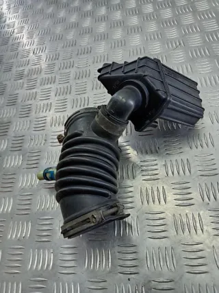  Патрубок воздушного фильтра Mazda 3 BK Арт 102065406, вид 2