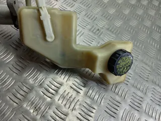  Бачок тормозной жидкости Mazda 3 BK Арт 102219989, вид 2