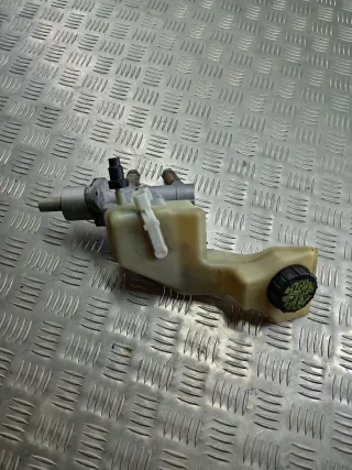  Бачок тормозной жидкости Mazda 3 BK Арт 102219989, вид 1