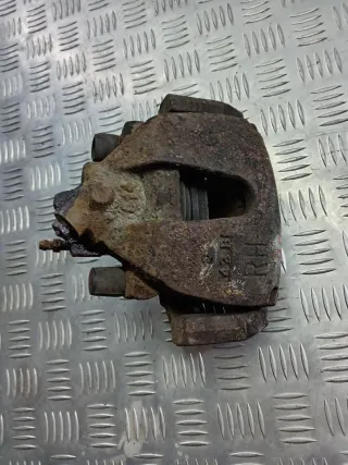  Суппорт тормозной передний правый Mazda 3 BK Арт 102404320, вид 1