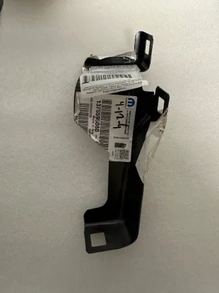 1375595080 Кронштейн крепления крыла переднего правого Citroen Jumper 3 Арт min102414614, вид 1