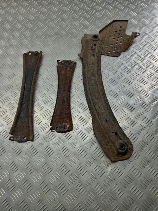  Кронштейн глушителя Mazda 3 BK Арт 102580581, вид 1