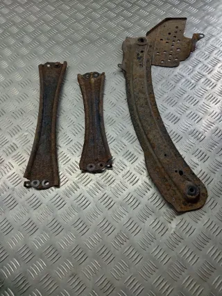  Кронштейн глушителя Mazda 3 BK Арт 102580581, вид 2