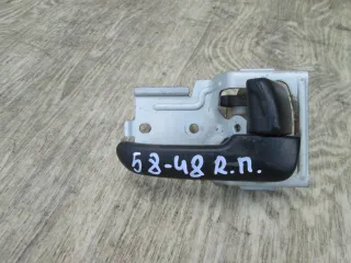  Ручка внутренняя задняя правая Mazda 323 BA Арт 58-48, вид 1
