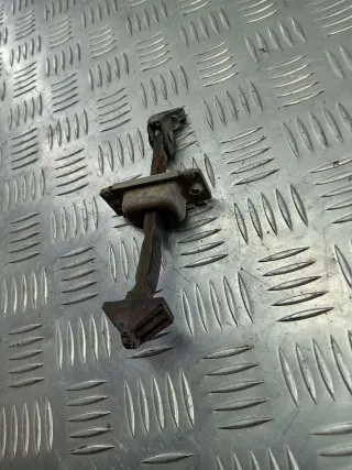  Ограничитель открывания двери задней Mazda 3 BK Арт 102891049, вид 2