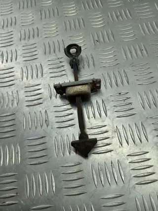  Ограничитель открывания двери задней Mazda 3 BK Арт 102891049, вид 1