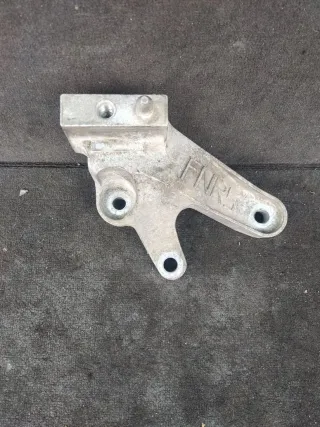 FNR5 Кронштейн КПП Mazda 3 BK Арт 13728, вид 1