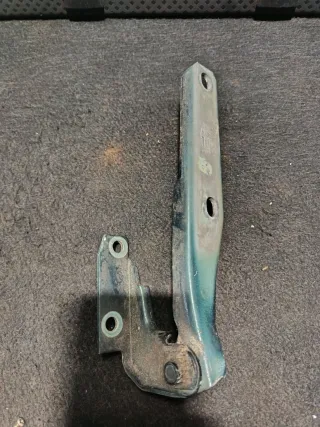 4B0823301D Петля капота левая Audi A6 C5 (S6,RS6) Арт 103233407, вид 1