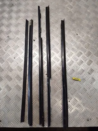  Молдинг стекла двери передней правой внутренний BMW 5 E34 Арт 05459, вид 1