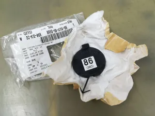 BR5S50A11A86 Заглушка (решетка) в бампер передний Mazda 3 BK Арт 307382, вид 1