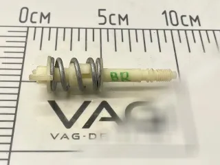 1K8945300 Кронштейн крепления фонаря заднего левого Volkswagen Jetta 6 Арт 145669831, вид 1