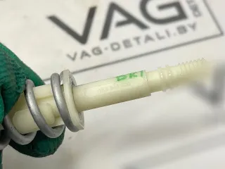 1K8945300 Кронштейн крепления фонаря заднего правого Volkswagen Golf 6 Арт 151826367, вид 4