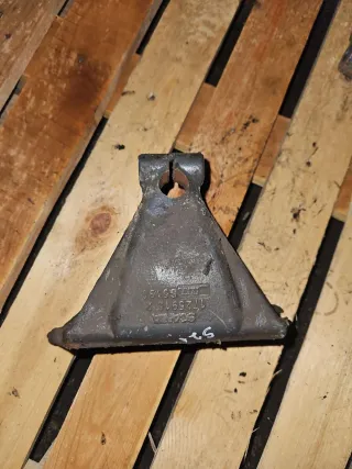 1725915,1493210,1325808 кронштейн рессоры Scania R-series Арт 2840165121854, вид 1