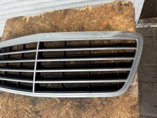 2108800683 Решетка радиатора Mercedes E W210 Арт 104981600, вид 2
