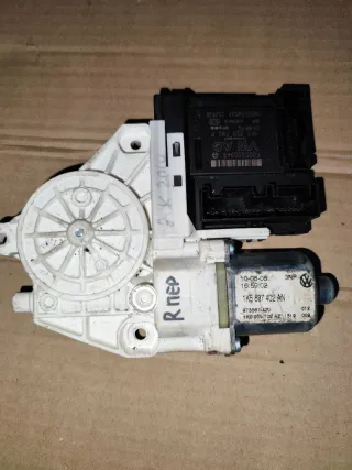 0130822229, 1K5837402AN, 1K0959702AE, 1K0959792P Моторчик стеклоподъемника передний правый Volkswagen Jetta 5 Арт 21489475, вид 1