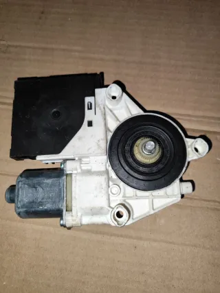 0130822229, 1K5837402AN, 1K0959702AE, 1K0959792P Моторчик стеклоподъемника передний правый Volkswagen Jetta 5 Арт 21489475, вид 2