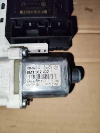 5M1837402,1K0959792C,0130822229,1K0959702E Моторчик стеклоподъемника передний правый Volkswagen Passat B6 Арт 45503343, вид 3