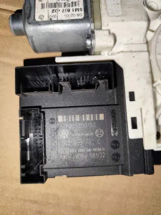 5M1837402,1K0959792C,0130822229,1K0959702E Моторчик стеклоподъемника передний правый Volkswagen Passat B6 Арт 45503343, вид 4