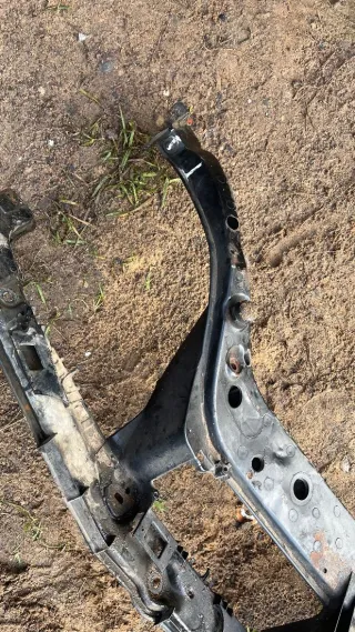  Передняя панель крепления облицовки (телевизор) Ford Focus 1 Арт 105369315, вид 6
