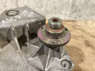 059121313F Кронштейн вискомуфты Audi A6 C5 (S6,RS6) 2.5л Арт 105787130, вид 2