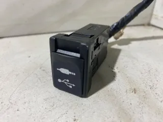  Разъем AUX / USB Toyota Yaris 3 Арт 106083290, вид 1