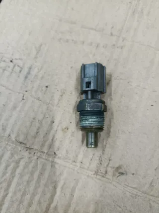 F77F10884AB Датчик температуры охлаждающей жидкости Mazda MPV 2 Арт 106089864, вид 1