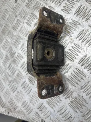  Подушка редуктора BMW 5 E34 Арт 106113671, вид 1