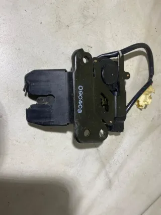  Замок крышки багажника Toyota Avensis 2 Арт 106713587, вид 2