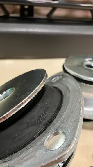 42470852, 42536919, 42546400, 42555620, 42555621, GM71519 Подушка кабины Iveco Daily 3 Арт 42470852GM, вид 2