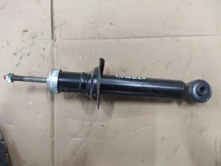  Амортизатор задний правый Nissan Almera N16 Арт 106834071, вид 1